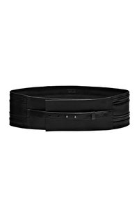 Czarny szeroki skórzany pasek z cieńszym regulowanym paskiem i srebrnymi klamrami, zaprojektowany do wyszczuplania talii.