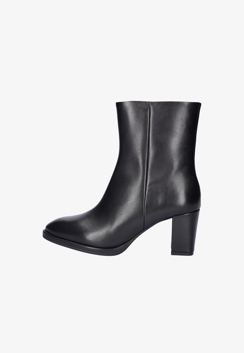 Bottine en cuir noir avec un orteil carré et un talon épais de hauteur moyenne, finition lisse et détail de couture latérale, vue de côté.