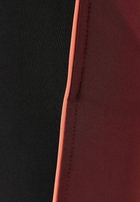 Bershka Träningsbyxor - bordeaux