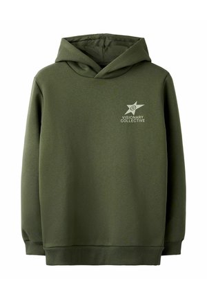Felpa verde oliva realizzata in tessuto morbido, con cappuccio regolabile e un design del logo frontale con una stella e il testo "VISIONARY COLLECTIVE."