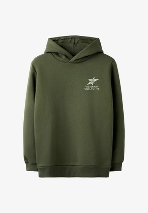 Oliivroheline kapuutsiga sviiter, mis on valmistatud pehmest kangast, millel on reguleeritav kapuuts ja eesmine logo kujundus, mis sisaldab tähte ja teksti "VISIONARY COLLECTIVE."