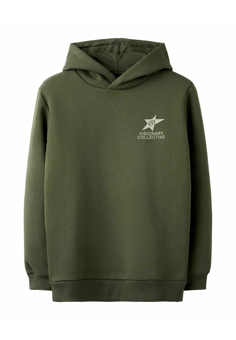 Sweat à capuche vert olive en tissu doux, avec un cordon de serrage et un logo sur le devant représentant une étoile et le texte "VISIONARY COLLECTIVE".