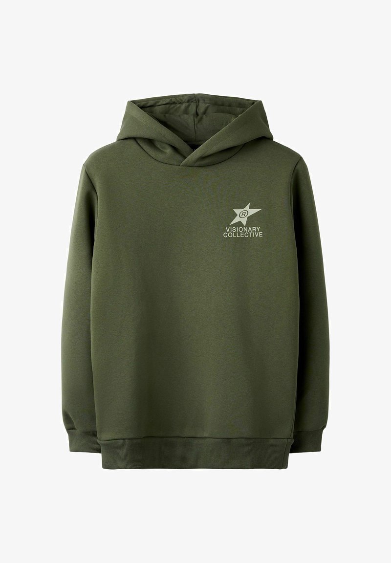 Felpa verde oliva realizzata in tessuto morbido, con cappuccio regolabile e un design del logo frontale con una stella e il testo "VISIONARY COLLECTIVE."