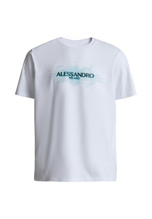 Valkoinen, lyhythihainen T-paita pyöreällä pääntieellä, jossa edessä "ALESSANDRO MILANO" -teksti ja sinisiä vaakasuoria viivoja sisältävä grafiikka.