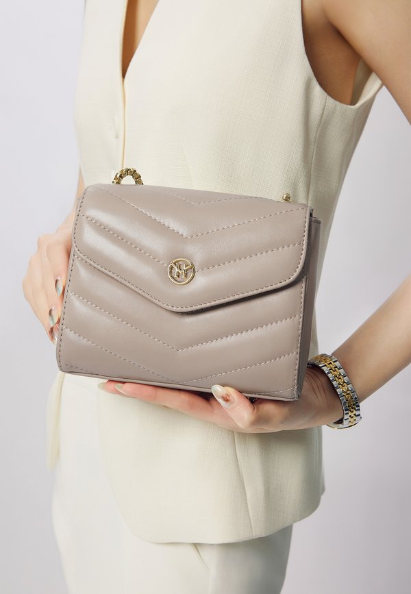 NEW ENGLISH - Umhängetasche - beige