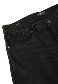 Zwarte denim jeans met een gladde textuur, vijf-zakken ontwerp, knoopsluiting en subtiele stikseldetails. Etiket zichtbaar bij de tailleband.