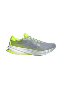 Chaussure de course légère en mesh gris avec des accents vert néon. Elle dispose d'un upper texturé, d'une semelle rembourrée et d'un design épuré.