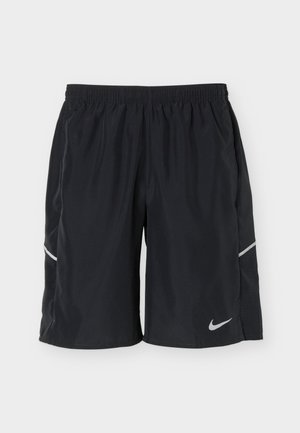 Μαύρο αθλητικό σορτς με ελαστική μέση και αντανακλαστικό λογότυπο Nike στην κάτω αριστερή πλευρά, σε απλό φόντο.