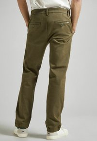 Pepe Jeans SLIM - Hlače chino - military green