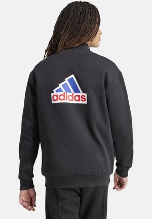 Zwarte sweatshirt met hoge kraag, voorzien van een groot, multicolored Adidas-logo op de achterkant. Gemaakt van zacht, gestructureerd materiaal.
