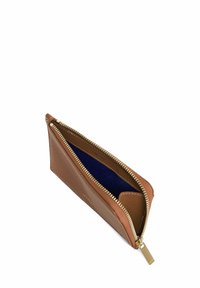 Portafoglio in pelle marrone con superficie texturizzata, hardware della cerniera in oro e interno blu. Design slim con apertura superiore per un facile accesso.