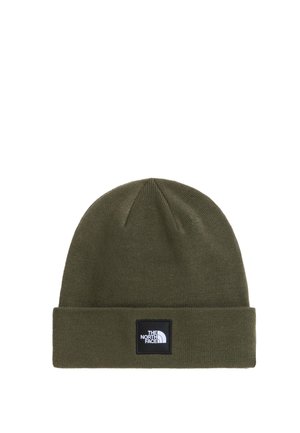 Gorro de punto verde oliva con puño doblado y parche cuadrado negro que muestra el logo de The North Face en blanco.