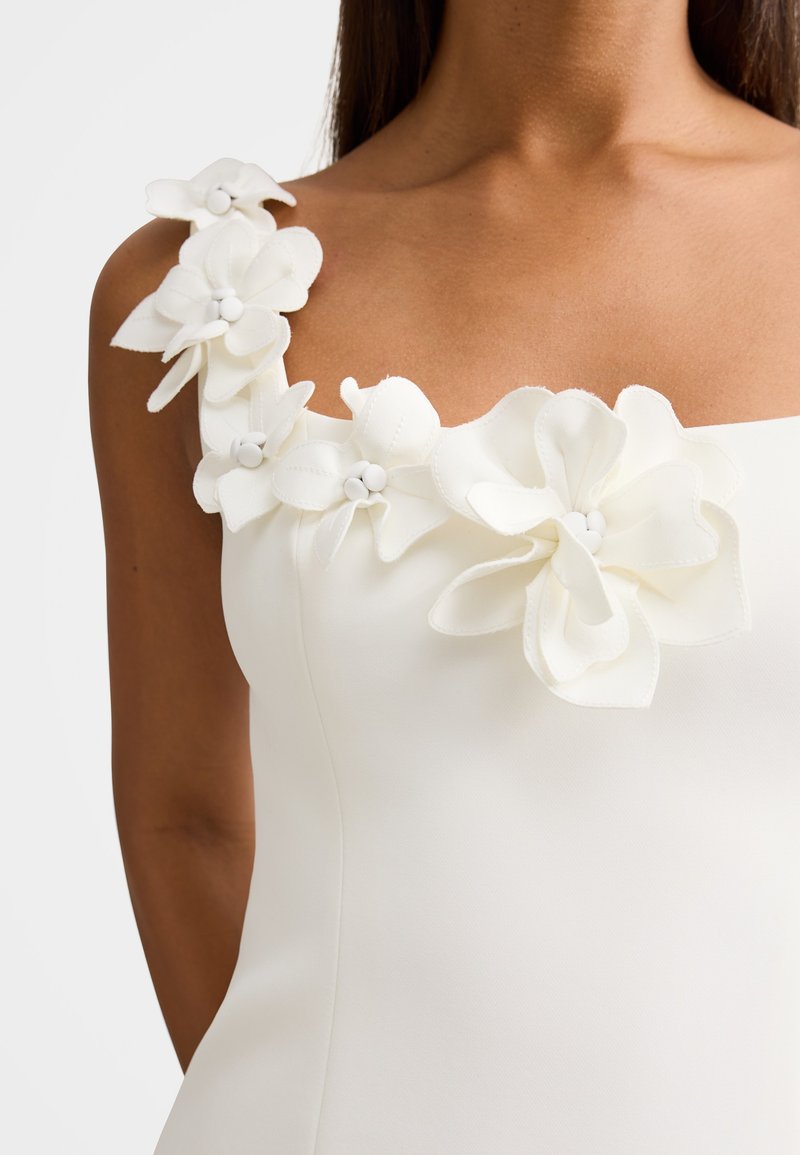 Forever New MELORA FLOWER MINI DRESS - Cocktail dress / Party dress - white 