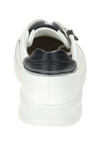 White leather shoe with a dark textured heel and silver zip closure. The round toe and minimalistic design emphasize comfort and versatility.