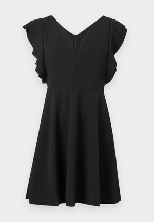 Sort kort kjole med V-hals, flæseærmer, figursyet talje og udvidet skørt.