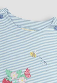 JoJo Maman Bébé APPLIQUE - REGULAR FIT - Camiseta estampada - blue strawberry