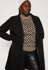 Vero Moda Curve VMWATERFALL POP COAT - Klassisk kåpe / frakk - black