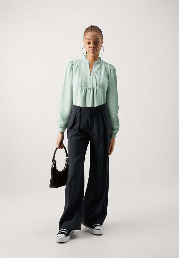 JDYRACHEL LIFE PINTUCK - Blouse3