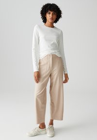 OPUS SLIM FIT BASIC - Longsleeve - milk