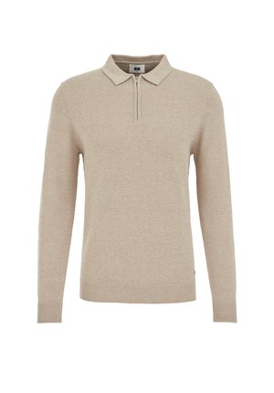 Beige poloshirt met lange mouwen en een halve ritskraag, gebreide textuur, geribbelde zoom en manchetten, met een ingetogen ontwerp en minimale details.