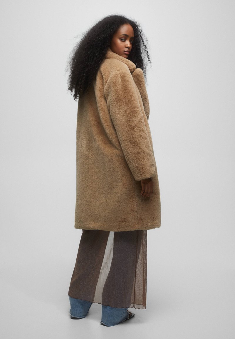 Pull And Bear Teddy Coat Burgundy Coat Pull Bear Mantel Cappotto