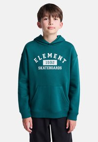 Tyrkysová mikina s kapucňou s bielym textom "ELEMENT 1992 SKATEBOARDS." Obsahuje predné vrecko a rebrované manžety a lem.