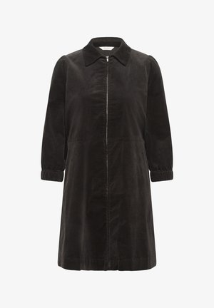 Tumepruun sametist pikkade varrukatega kleit, millel on esi tõmblukk, krae ja elastsed mansetid, põlvekõrguseks, lihtne ja üleüldise lõikega.