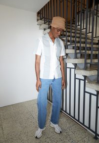 Não selecionado, navy/white