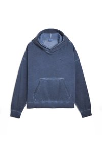 Granatowa bluza z kapturem, wykonana z miękkiego materiału, z przednią kieszenią i małym logo na klatce piersiowej. Długie rękawy i luźny krój.