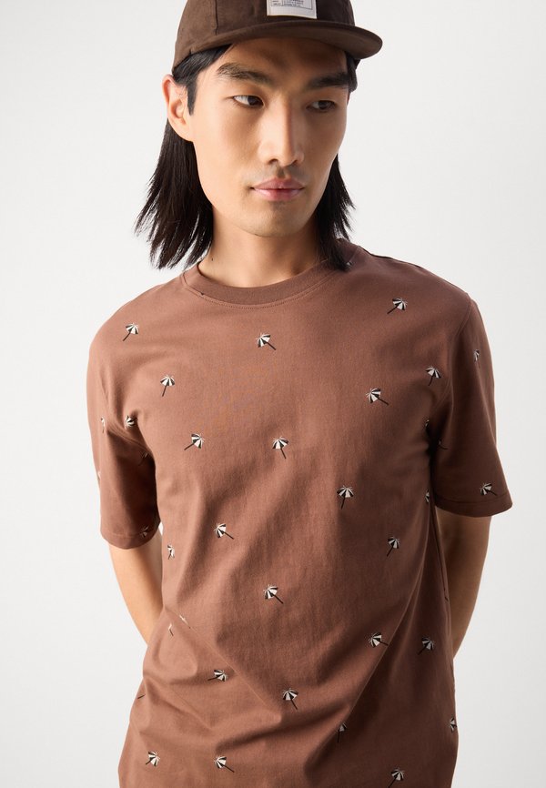 REGULAR FIT - Print T-shirt - cold brew4