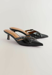 REGULAR FIT - FOREVER COMFORT POINT EYELET KITTEN - Pantolette flach - black