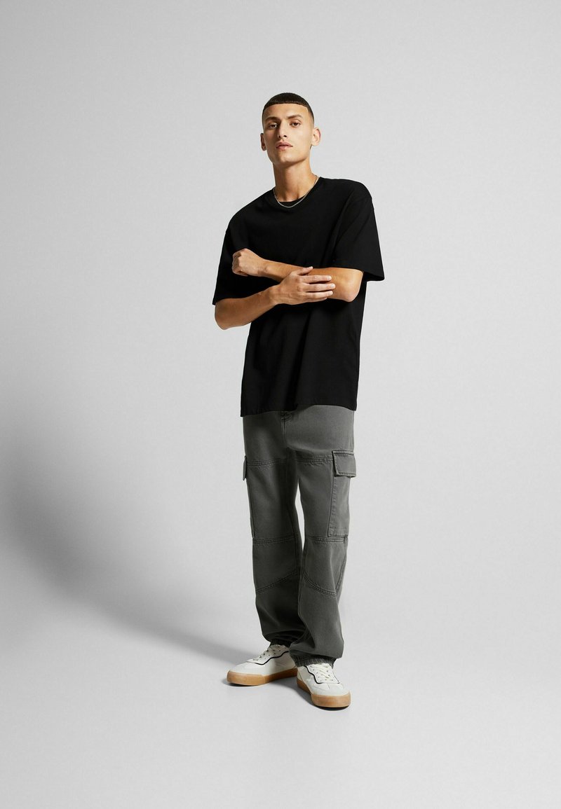 Bershka Relaxed fit jeans donkergrijs gemêleerd Bershka Relaxed fit jeans donkergrijs gemêleerd