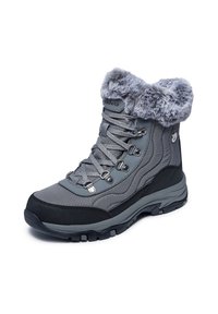 Grijze wandelschoenen met een nep-bont kraag, gestructureerde bovenkant, zilveren hardware en een gevormde rubberen zool voor grip. Geschikt voor gebruik buitenshuis.