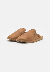 Shepherd ADAM - Slippers - cognac