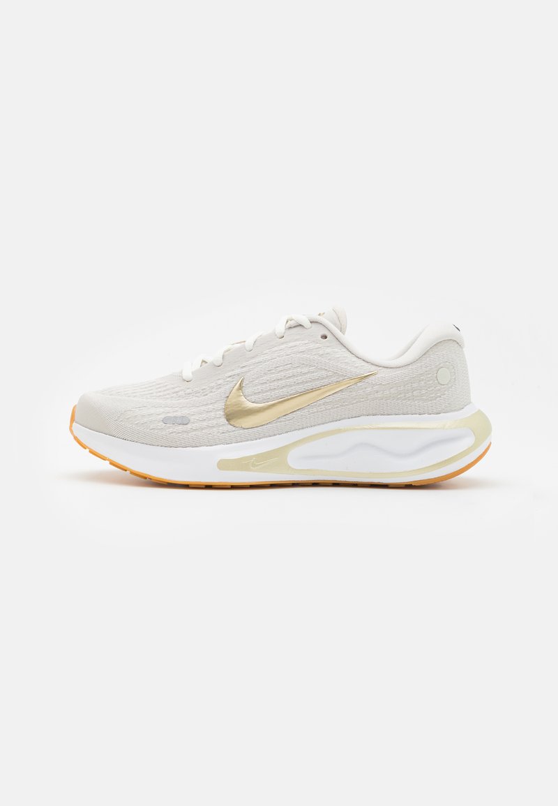Nike Performance JOURNEY RUN - Tenisice za cestovno trčanje - phantom/neutral olive/sail/light brown/white
