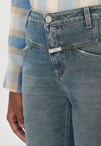 CLOSED STOVER X - Jeans Tapered Fit - mid blue