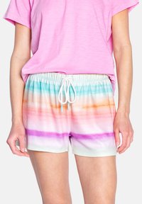 Pantalones cortos de mezcla de algodón con cintura ajustable; presenta un degradado de acuarela en colores pastel: franjas azul, naranja, rosa y morado.