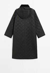 Zwarte doorgestikte jas met kap, voorzien van diamantpatronen en lange mouwen, gemaakt van een glad, glanzend materiaal.