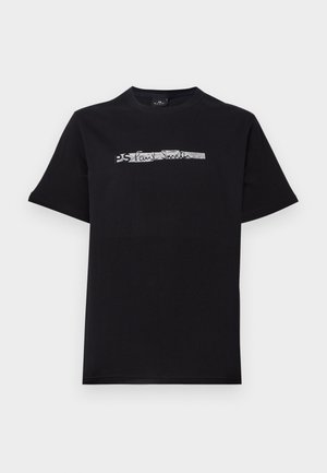 Mustast puuvillane T-särk lühikeste käistega. Rinnal on hõbedane graafiline logo print, millel on tekst "P.S. Paul Smith".