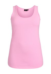 Vaaleanpunainen toppi pehmeästä kankaasta. Sisältää pyöreän kaula-aukon ja leveät olkaimet, ja helma kaartuu hellästi alareunassa.