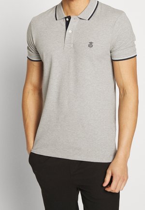 Polo grigio in cotone con colletto e bordi delle maniche in contrasto blu navy. Presenta una chiusura con bottoni e un piccolo logo sul petto.