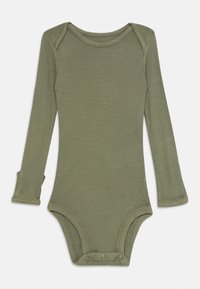 Dugim rukavima maslinasto zeleni rebrasti bodi za bebe s kopčama na preponama, položen ravno na bijeloj pozadini.