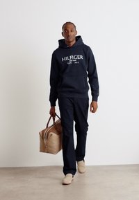 Tommy Hilfiger HOODY - Felpa - desert sky
