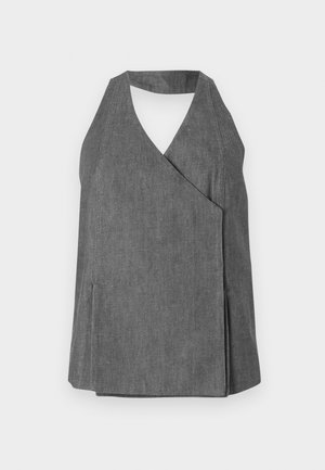 Haut en jean gris à bretelles avec un design enroulé, présentant un décolleté en V et des fentes sur les côtés. Texture lisse avec des détails de couture subtils.