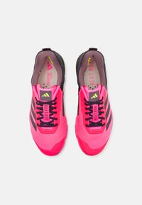 adidas Performance DROPSET 3 UNISEX - Chaussures fitness - lucid pink/semi blue/shadow fig