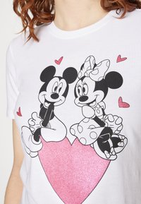 ONLY ONLMICKEY LIFE VALENTINE - Apdrukāts T-krekls - bright white