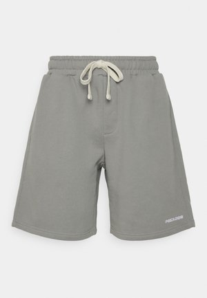 Grijze casual korte broek met elastische tailleband en witte trekkoord, knielengte, met klein wit logo op het rechteronderbeen.