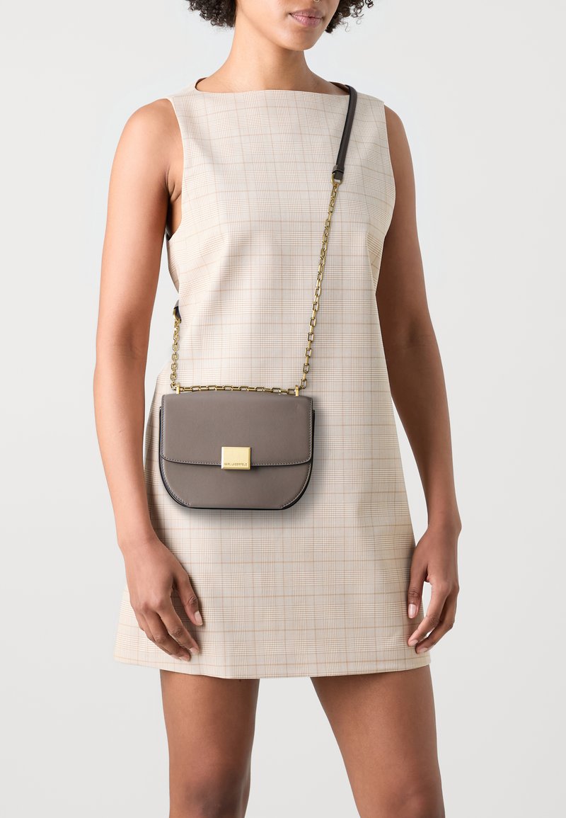 KARL LAGERFELD FOREVER CROSSBODY - Skulderveske - ash grey
