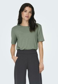 JDY 2ER-SET WEICH REGULAR FIT RUNDHALS - Basic T-shirt - schwarz grun