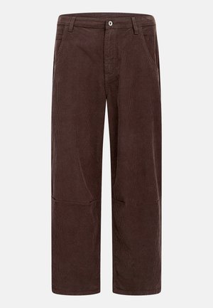 Pantalon en velours côtelé marron avec une coupe droite, doté d'une fermeture avant à boutons, de poches latérales et d'une texture côtelée.